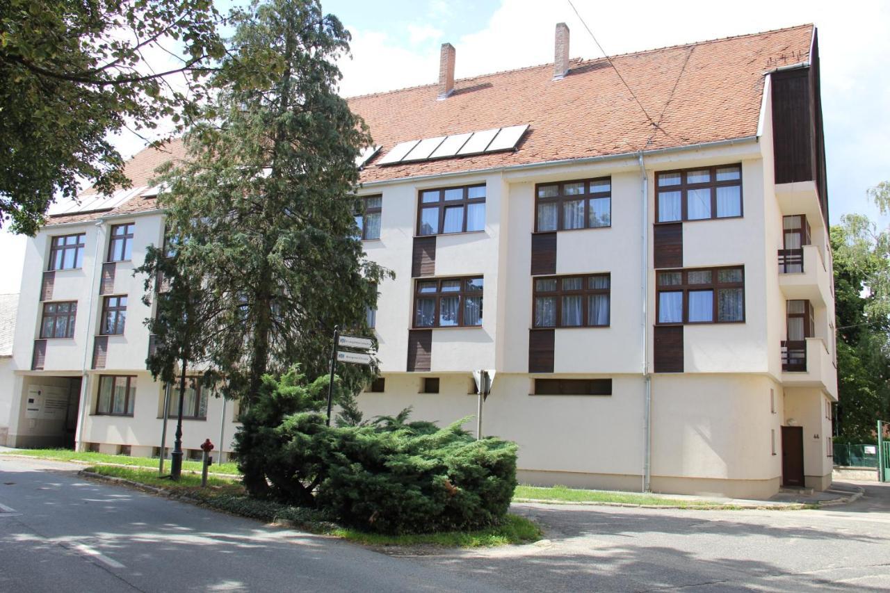 Harangtorony Szallo *